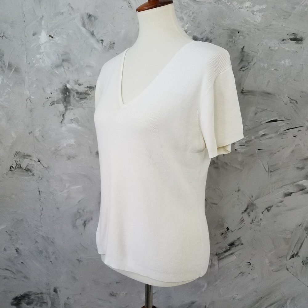 TAILOR B. MOSS Creamy White Knit V-Neck Pullover